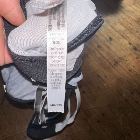 Victoria’s Secret Knockout gray front clasp 34C bra - Picture 3 of 3